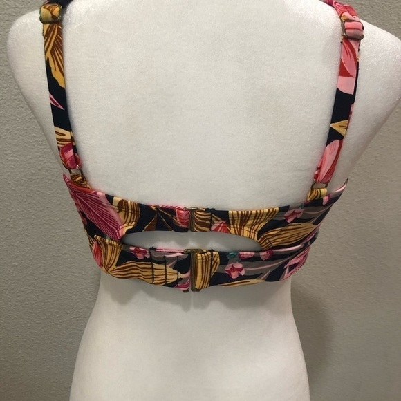 Kona Sol swim suit bra top. Size M - Picture 3 of 7